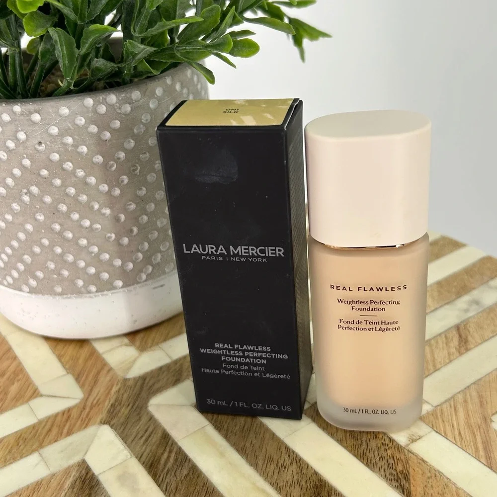 Laura Mercier Real Flawless Weightless Perfecting Foundation 0N1 Silk 1oz New